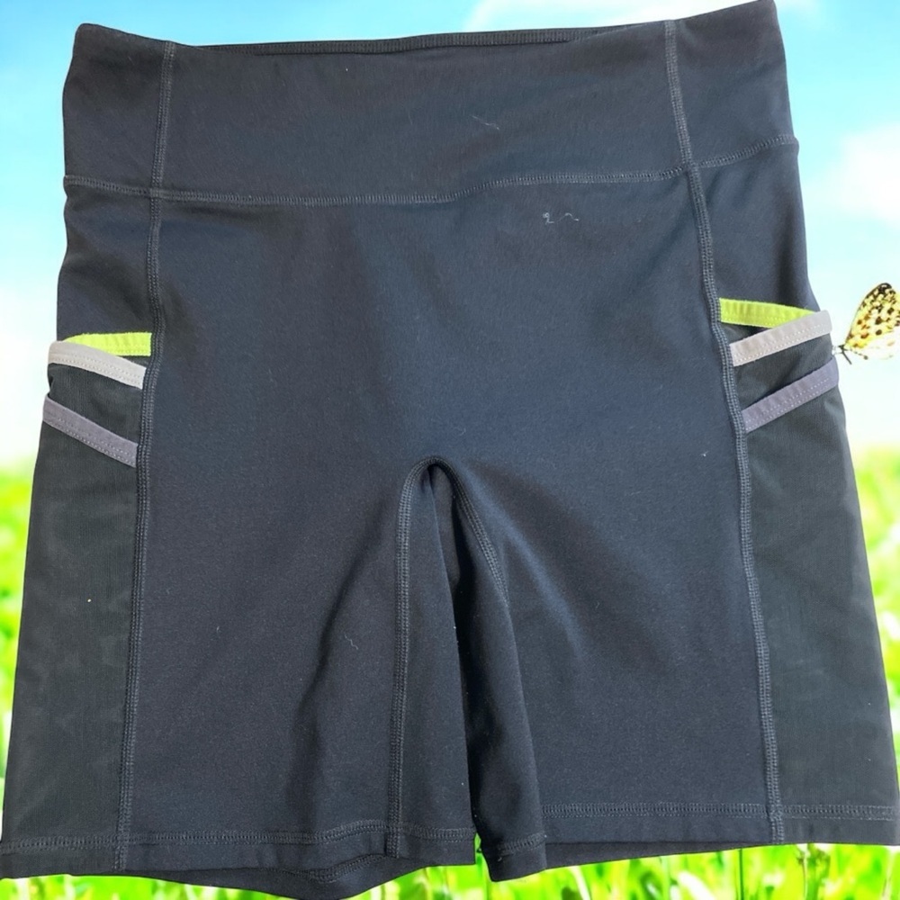 Fabletics Black Women's Athletic Shorts pockets 7 inch inseam Medium